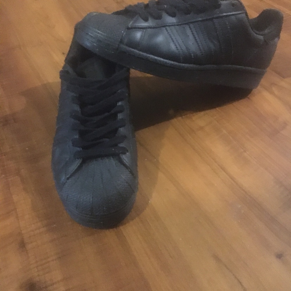 Men’s all black adidas(rare)